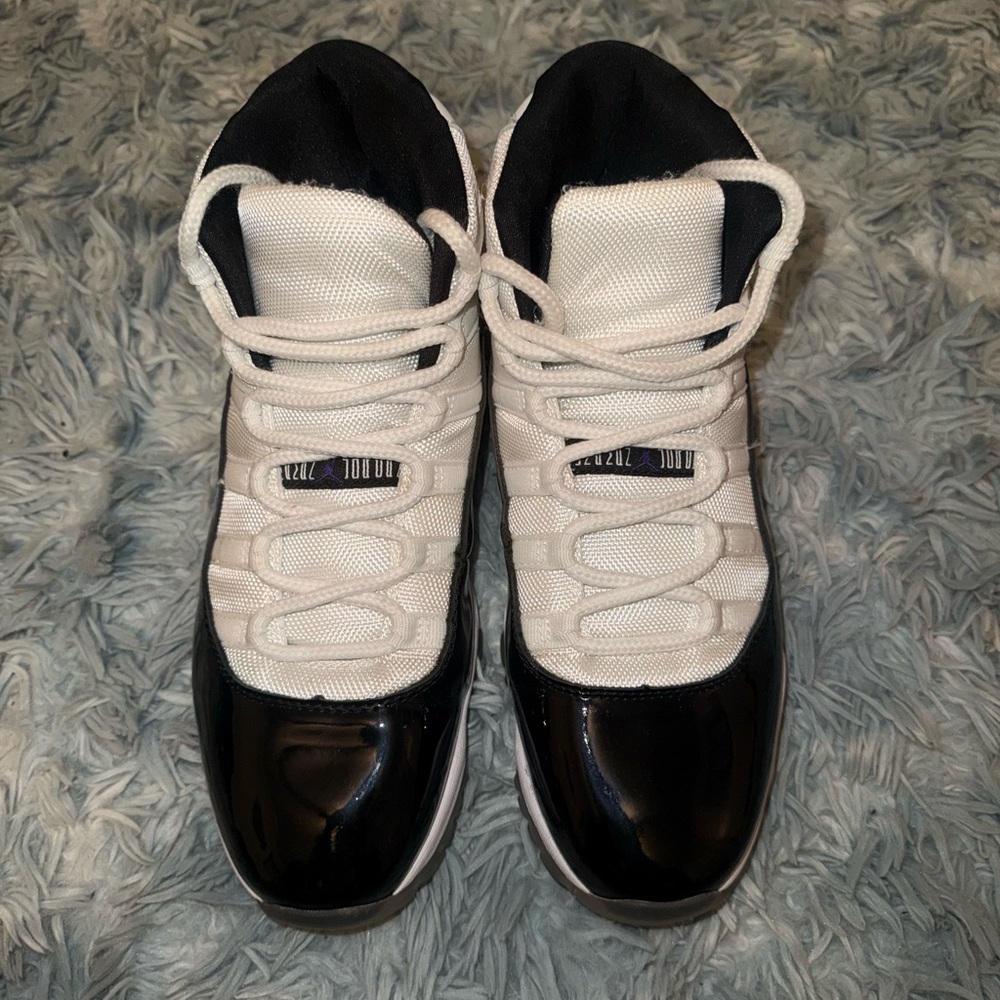 Like NewBlack and White 11s Sneakers Size 10